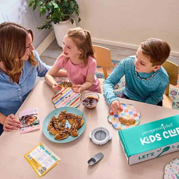 NEW Pampered Chef Dough Much Fun Box - Picture 2 of 2